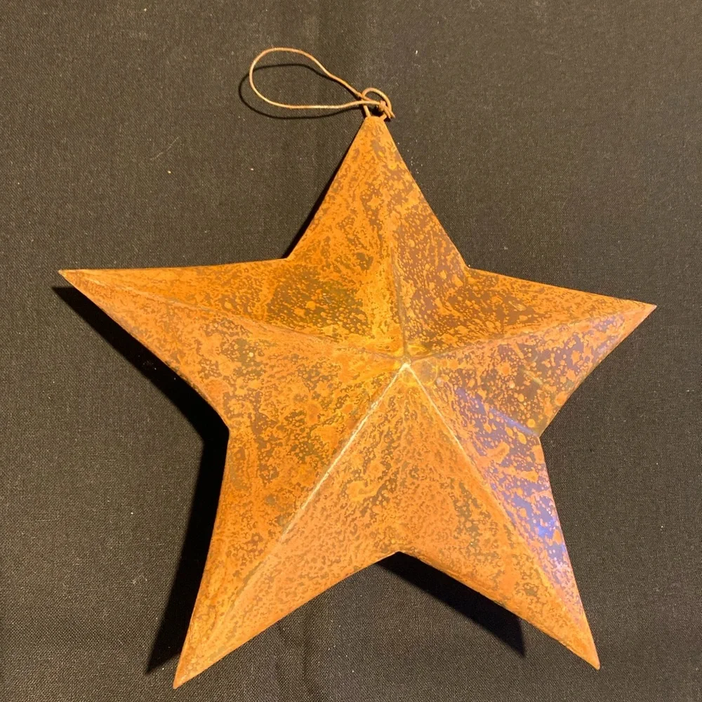 Rustic Metal Star Ornament, decorative piece and horseshoe.